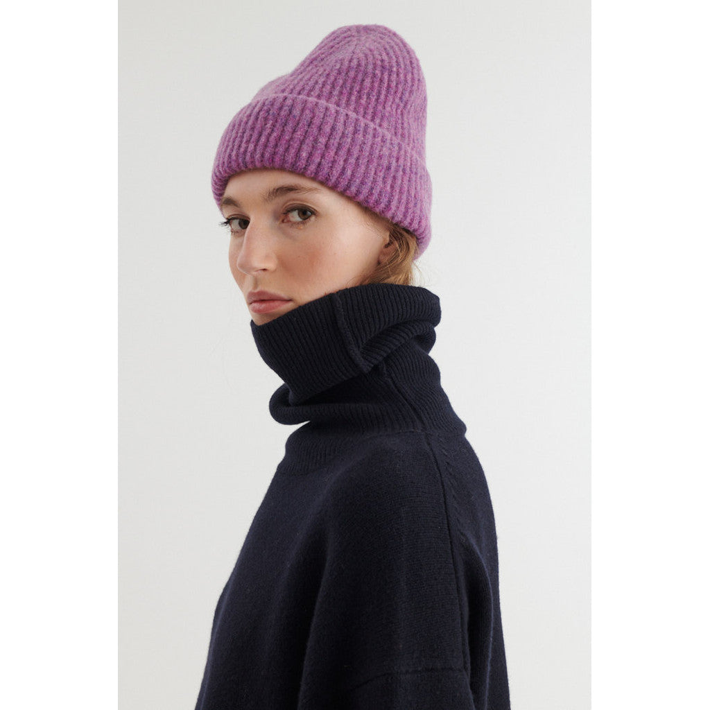 BASIC APPAREL - SALLY BEANIE VIOLET TULIP