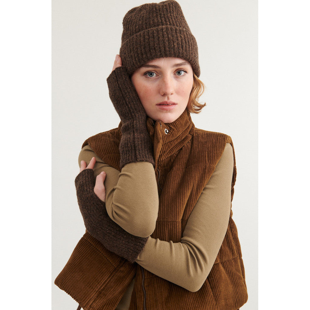 BASIC APPAREL - SALLY BEANIE CARAFE