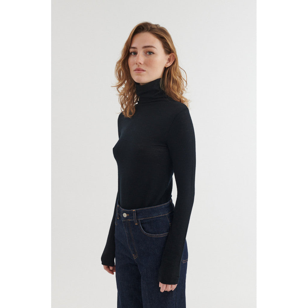 BASIC APPAREL - RINJA T-NECK BLUSE SORT