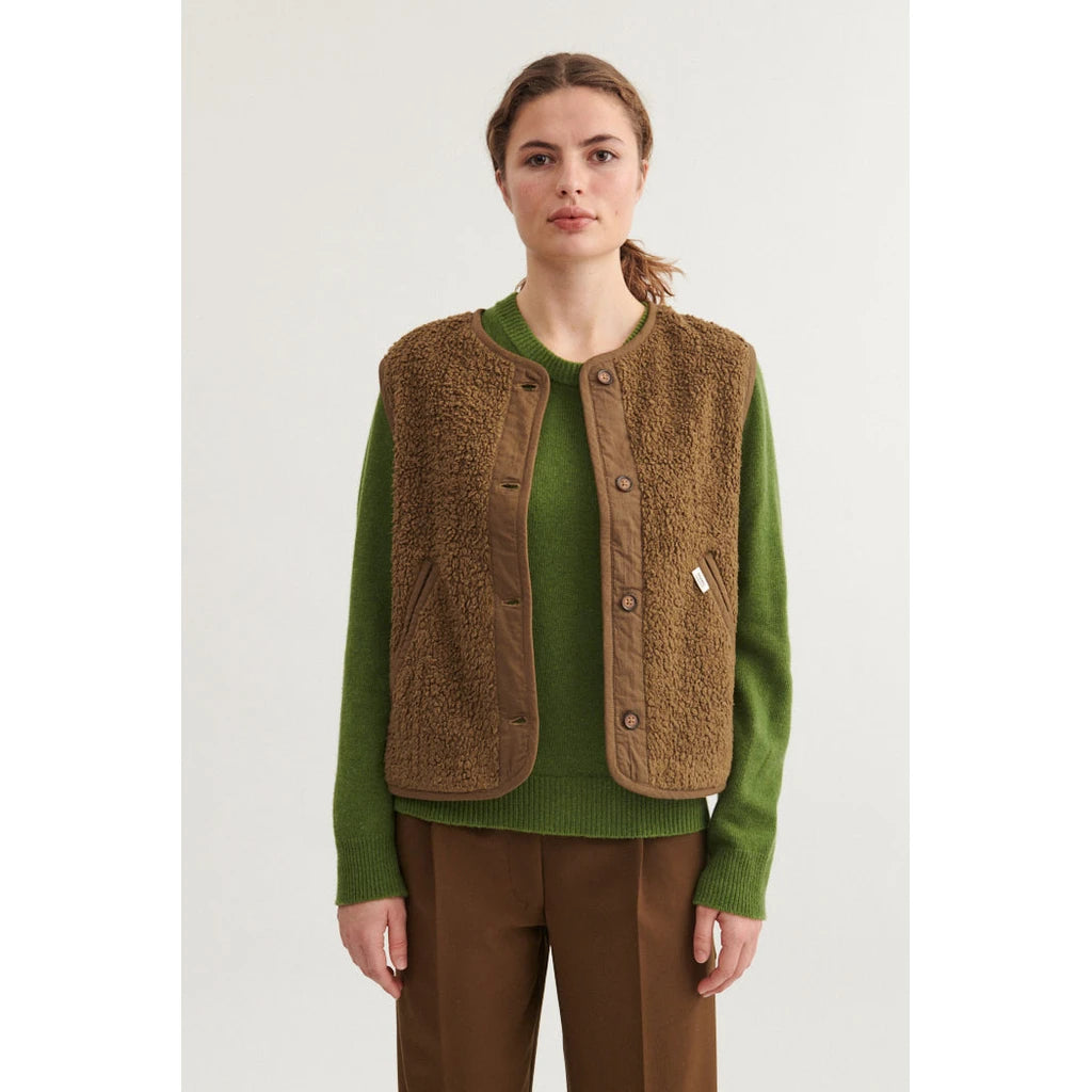 BASIC APPAREL - IDA VEST CAPERS GREEN