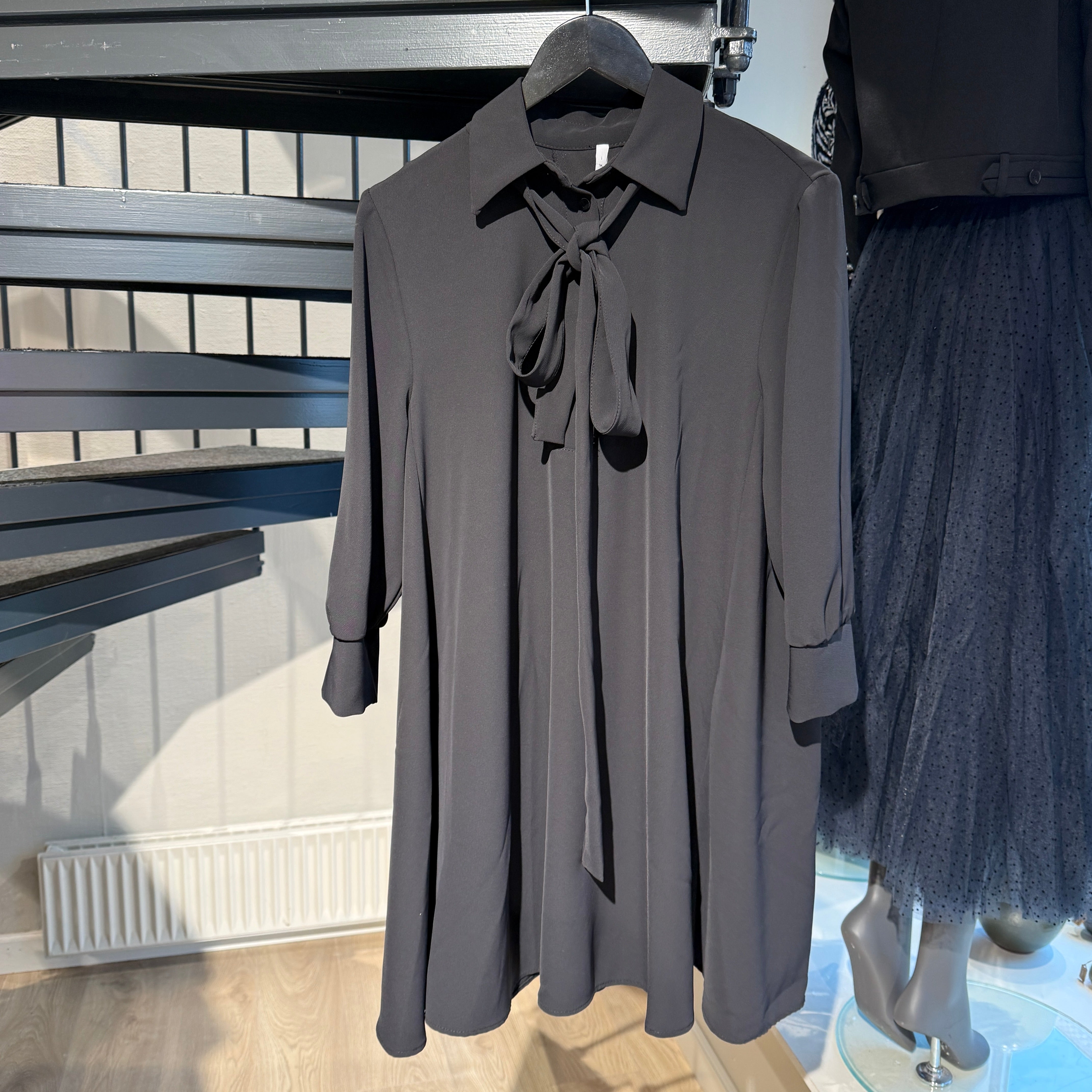 IMPERIAL - KJOLE MED BINDEBÅND SORT