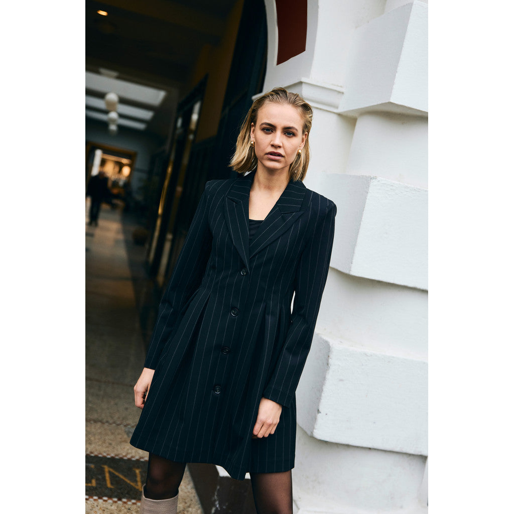 BRUUNS BAZAAR - TOVA BLAZERKJOLE BLACK PINSTRIPE